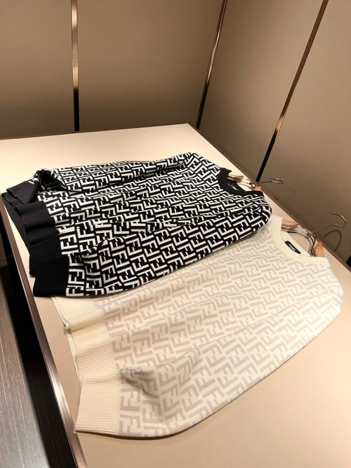 Dior Classic Logo Design Knitted Wool Sweater