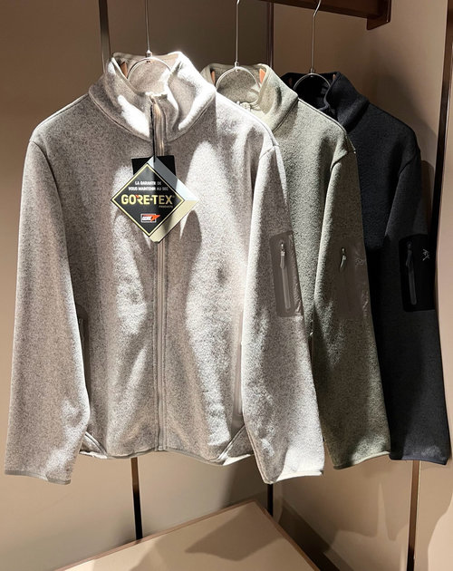 Canada Goose Unisex Sweatshirt with Smooth Dry-Fit Fabric