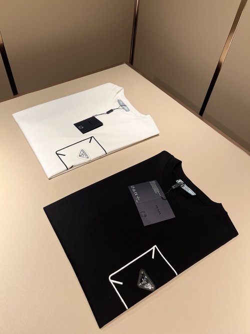 Prada Classic and Fashionable Short Sleeve T-Shirt Suitable for Everyone