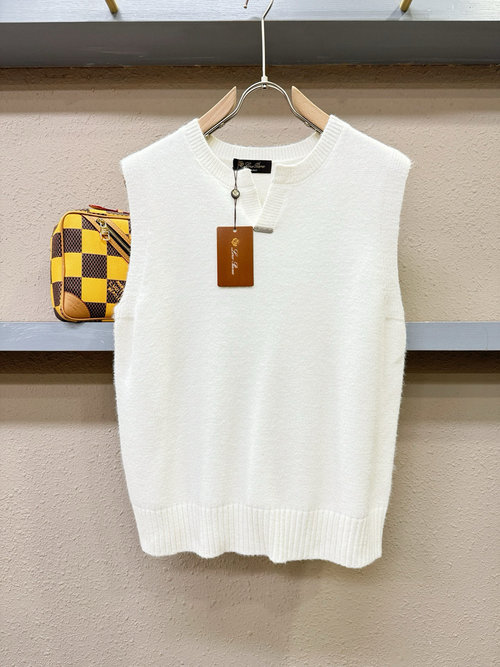 Loro Piana Premium Knitted Wool Sweater with High Skin Affinity