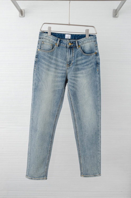 Burberry Fashionable Straight-Leg Jeans with Delicate Details
