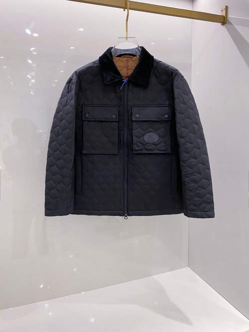 Burberry Classic Quilted Cotton Jacket with a Timeless Design
