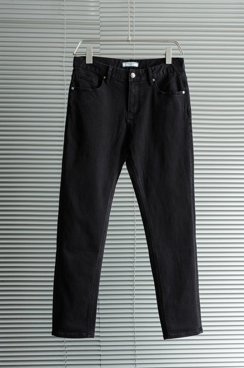 Prada Stylish Straight-Leg Jeans with Premium Finishing