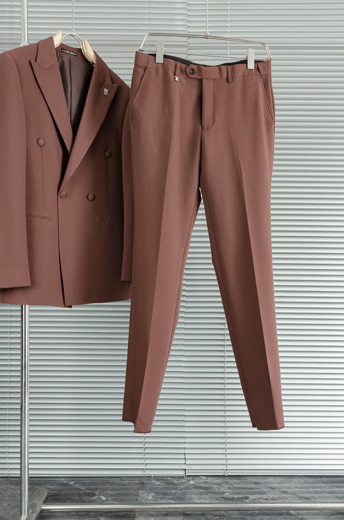 Burberry Stylish Suit Set with Special Fabric and Details
