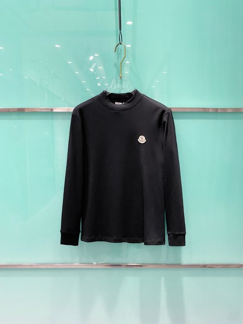 Moncler Stylish Long-Sleeve T-Shirt for Everyday Wear
