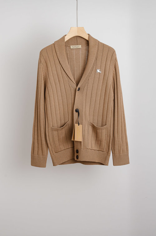 Burberry Premium Italian Blend Sweater with Timeless Elegance