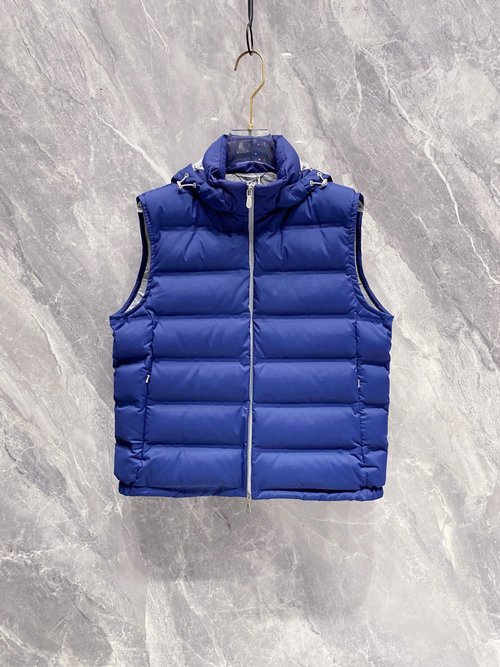 Brunello Cucinelli BC Down Vest with Detachable Hood and High-Quality Fabrics