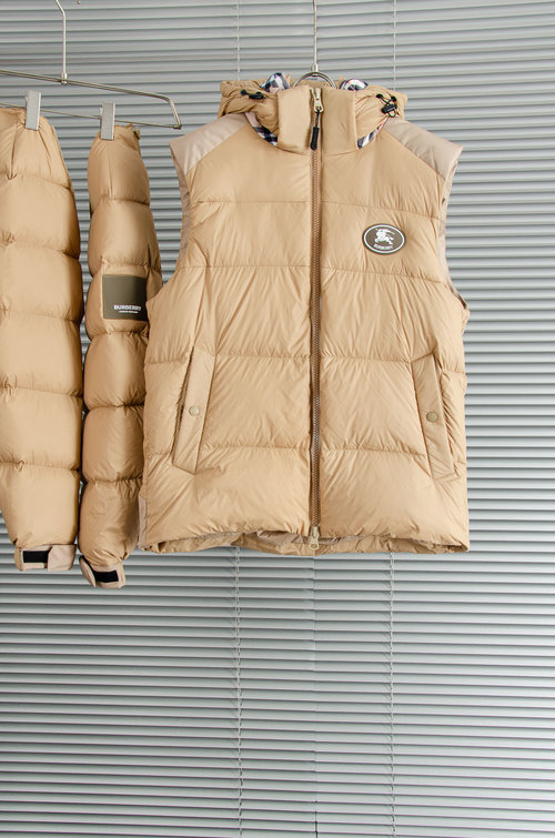 Burberry Detachable Sleeve Dual-Wear Style Down Jacket