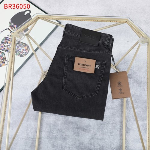 Burberry Lightweight Jeans for Casual Style