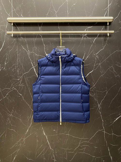 Brunello Cucinelli Detachable-Hat Down Vest with High-Quality Fabrics