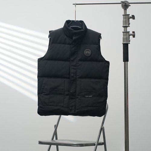 Canada Goose Classic Chest Logo Vest in Black