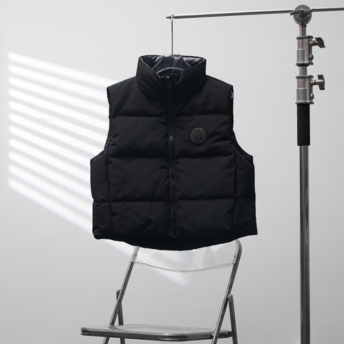 Canada Goose Short Stand-up Collar Down Vest in Black