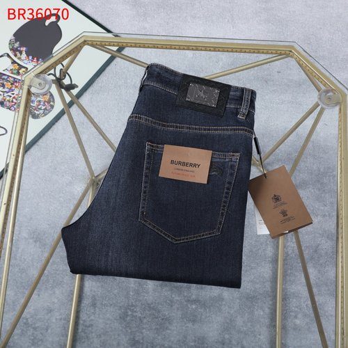 Burberry Stylish Lightweight Jeans