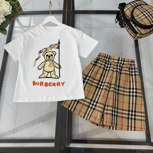 Burberry Girls Designer Set with Foam Print & Heavy Fabric